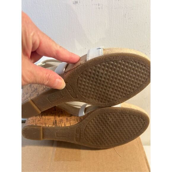A2 Aerosoles Plush White wedges 9m (small mark) - Picture 7 of 11